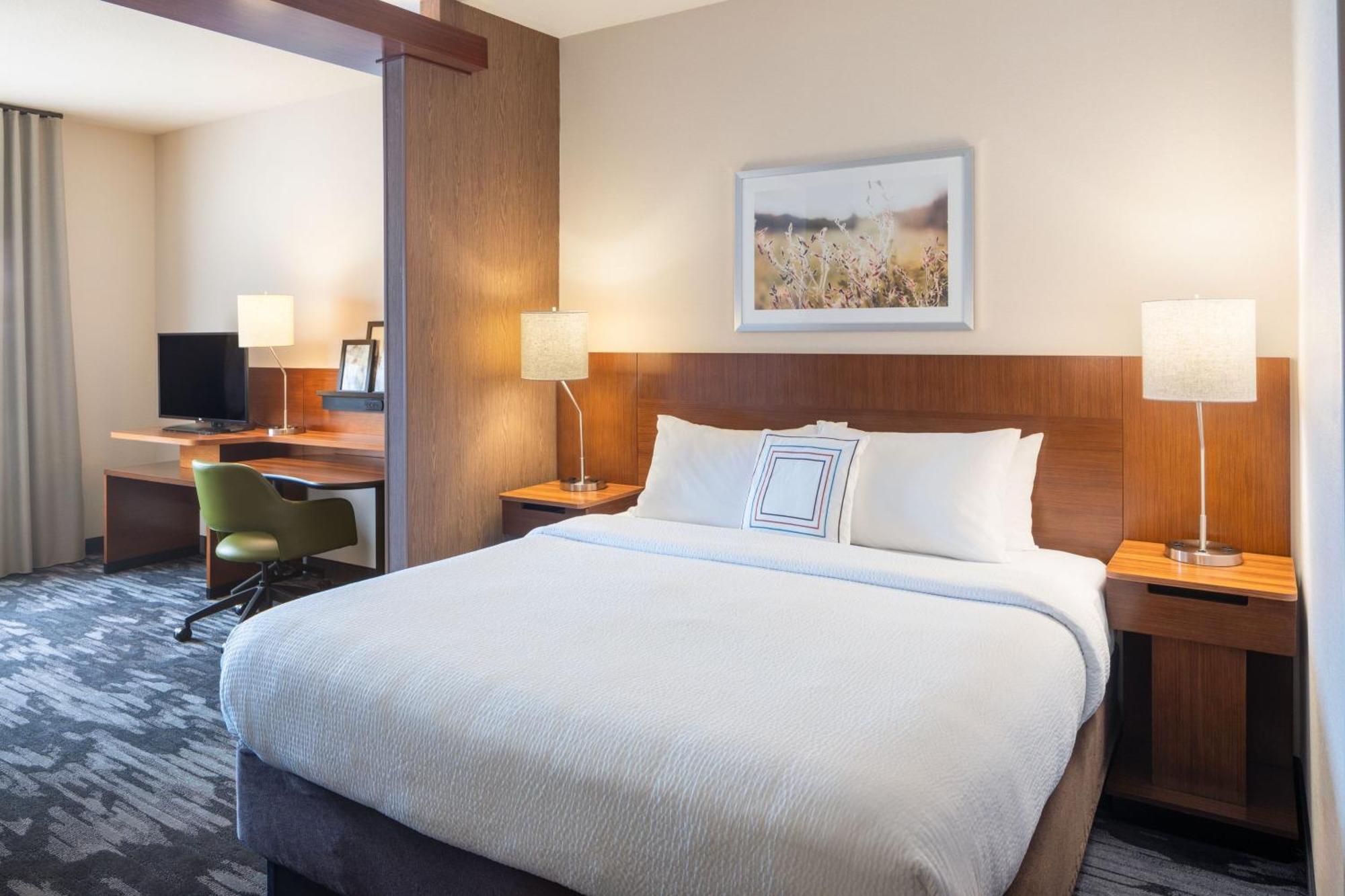 Fairfield Inn & Suites By Marriott צ'יליקות מראה חיצוני תמונה