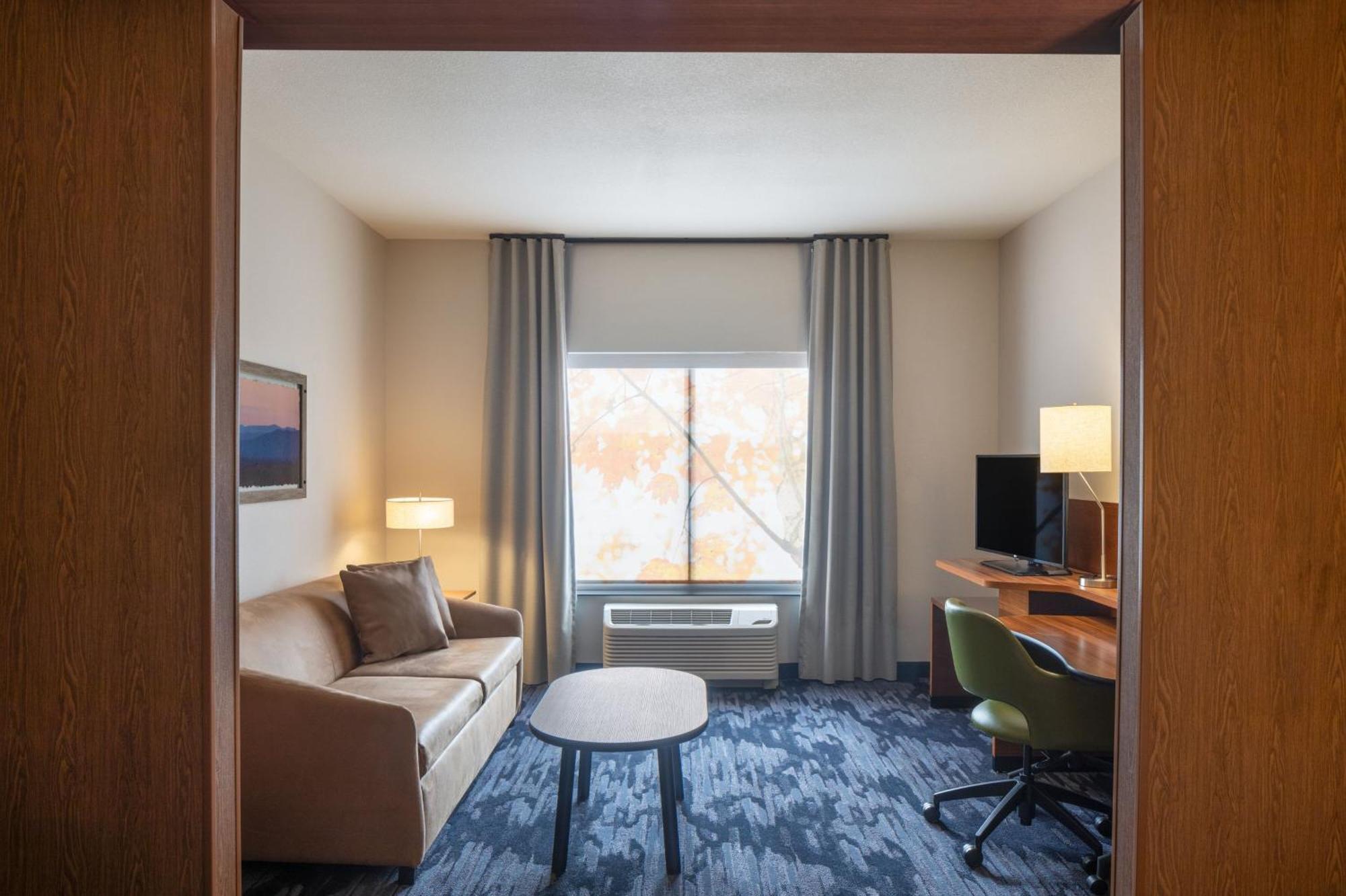 Fairfield Inn & Suites By Marriott צ'יליקות מראה חיצוני תמונה
