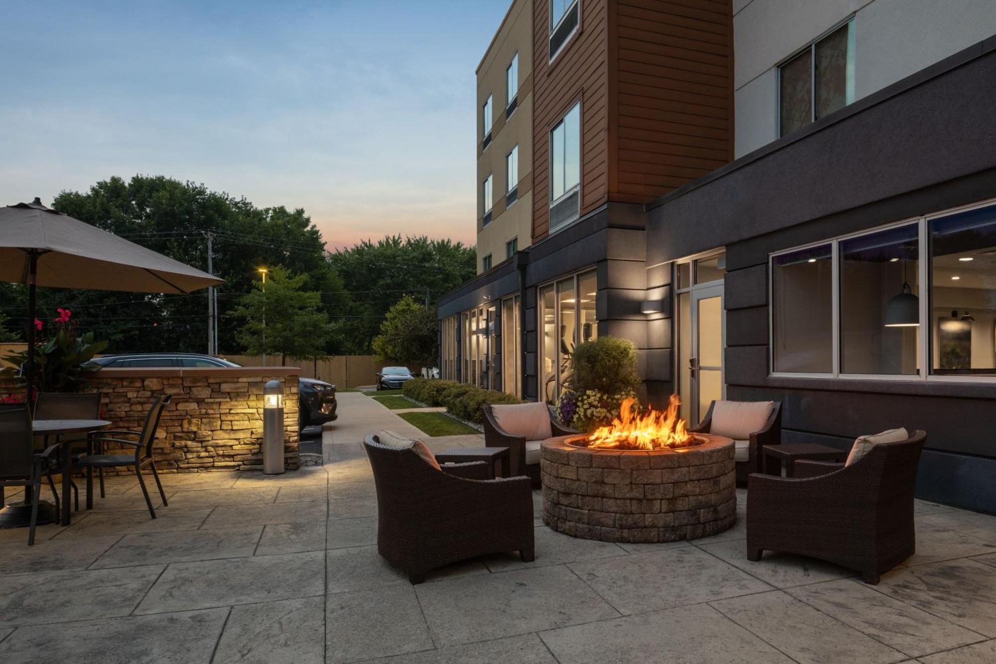 Fairfield Inn & Suites By Marriott צ'יליקות מראה חיצוני תמונה