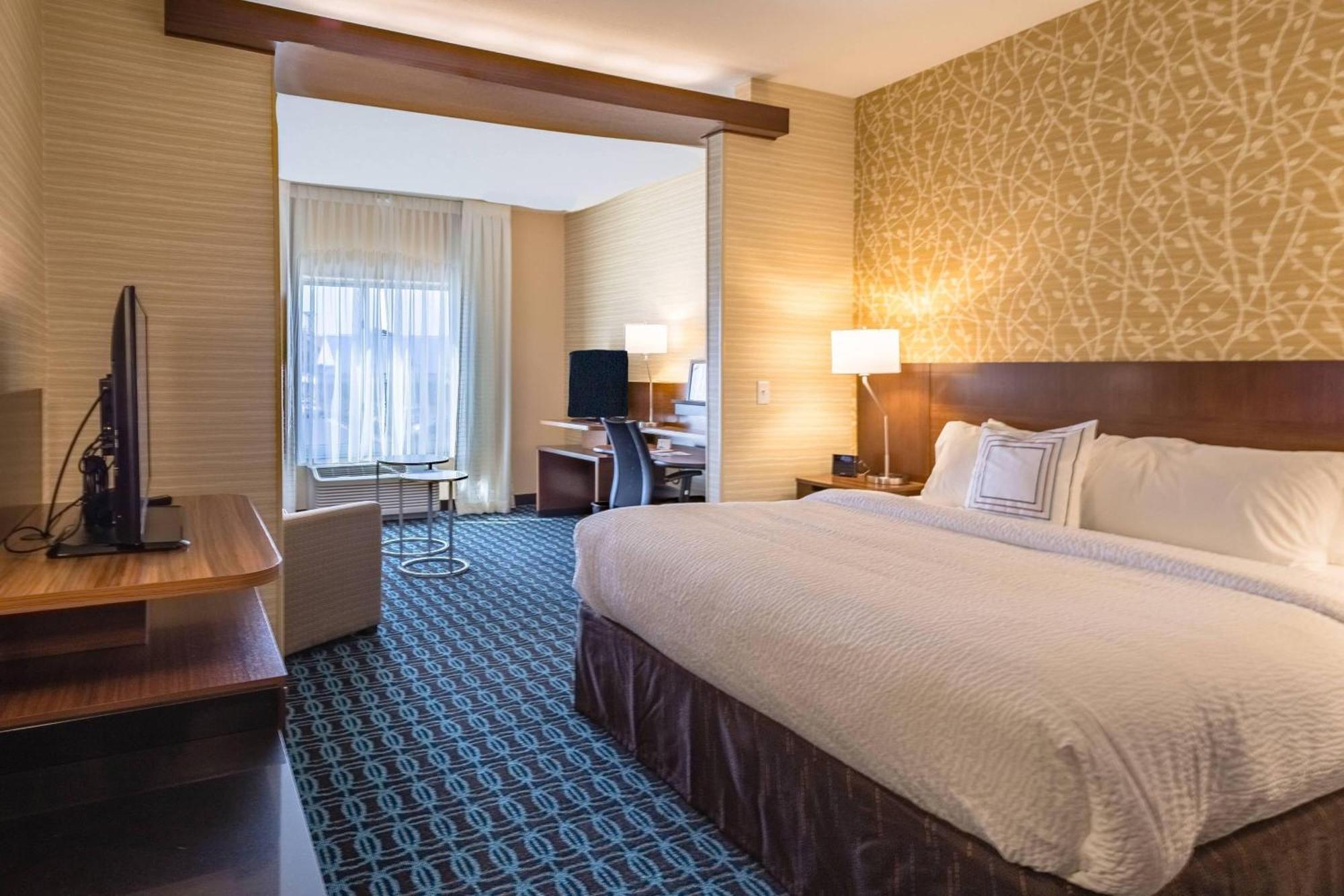 Fairfield Inn & Suites By Marriott צ'יליקות מראה חיצוני תמונה