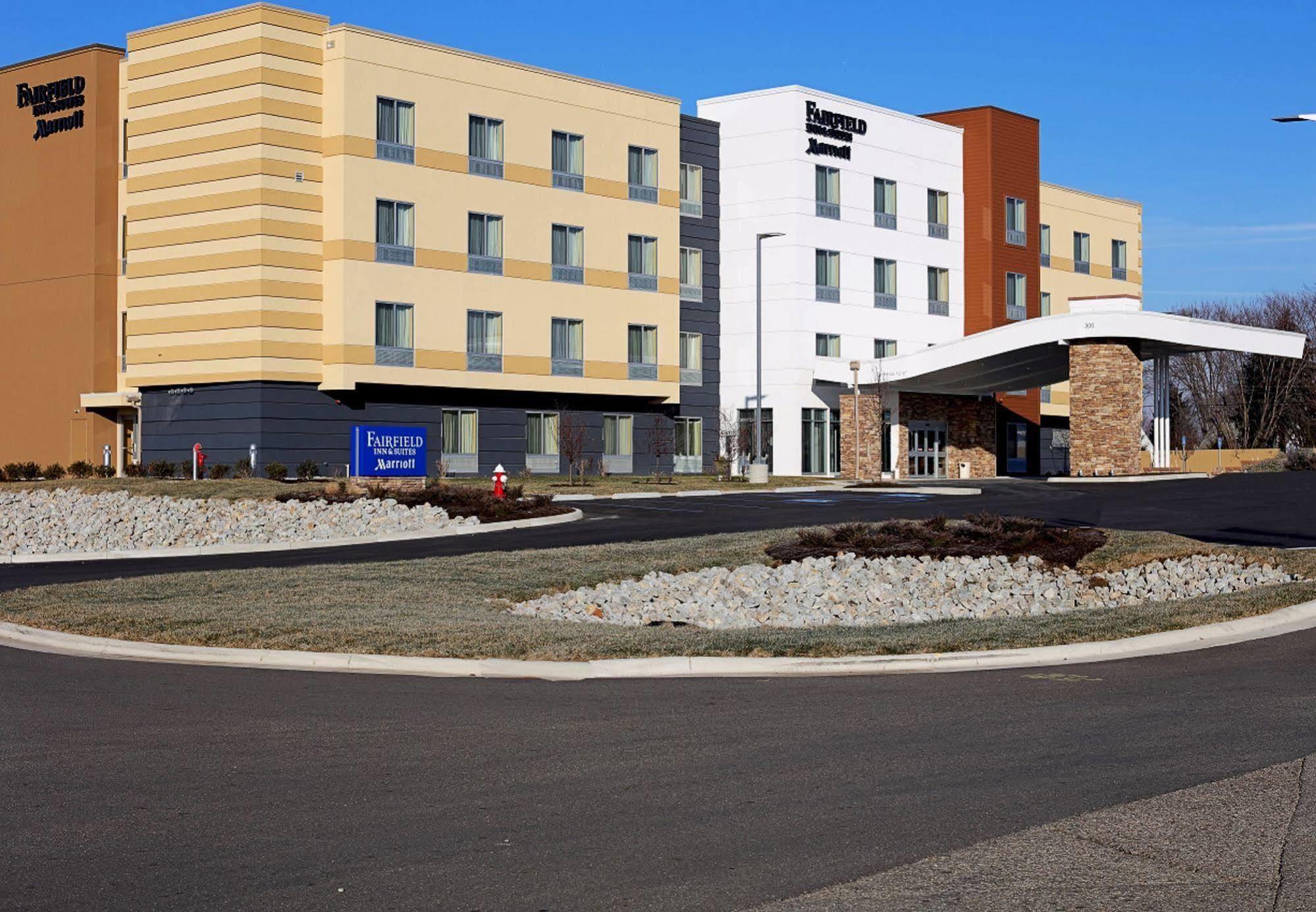 Fairfield Inn & Suites By Marriott צ'יליקות מראה חיצוני תמונה