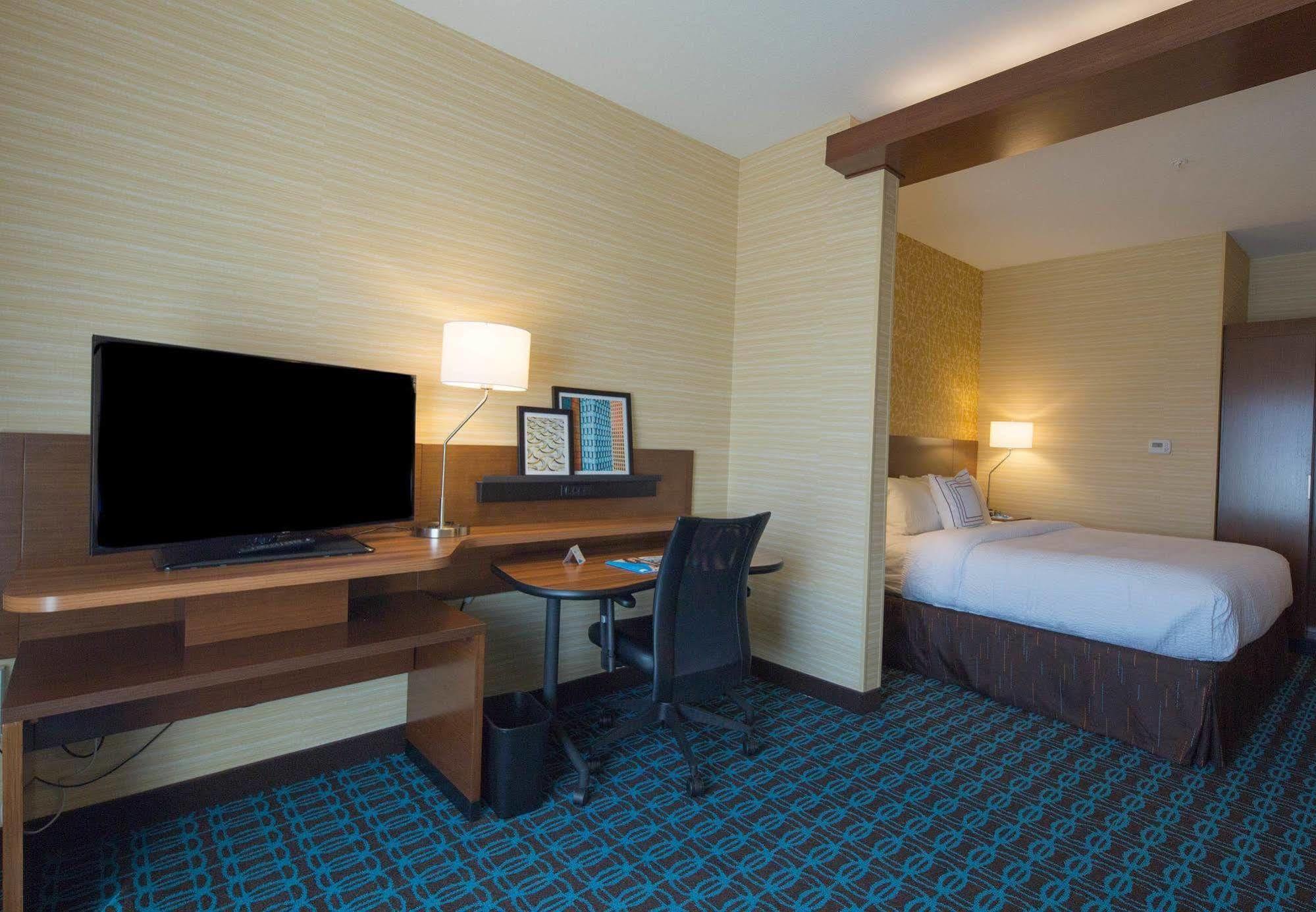 Fairfield Inn & Suites By Marriott צ'יליקות מראה חיצוני תמונה
